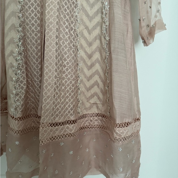 Elegant light pink 4piece outfit
Designer: Mubashira Usman - Picture 6 of 6